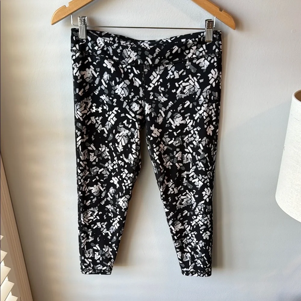 Under Armour Girls Cropped Black and‎ White Leggings